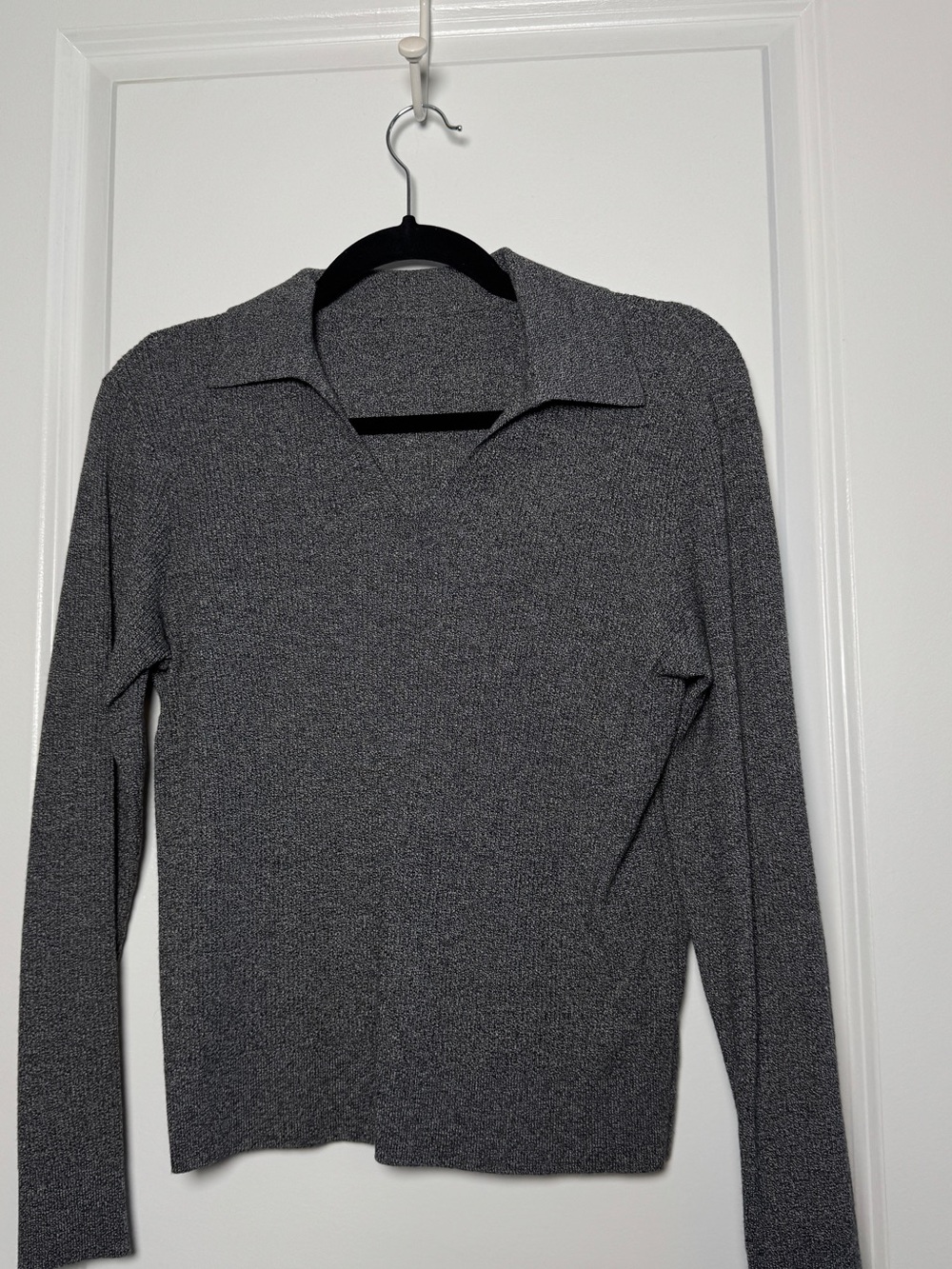Uniqlo Gray Knit Long Sleeve Sweater